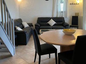 Découvrez l'intérieur spacieux de notre appartement Les Cyprès pour 4 à 6 personnes, avec 2 chambres et 2 cuisine équipée Appartement Les Cyprès, vue intérieure